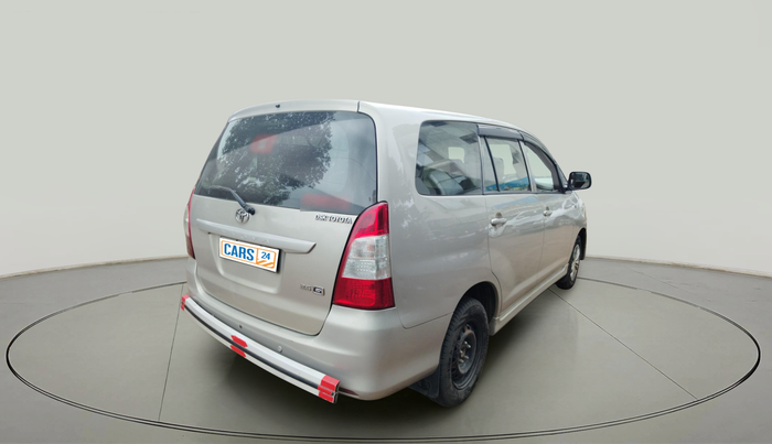 2013 Toyota Innova 2.5 GX 8 STR, Diesel, Manual, 2,67,925 km, exterior