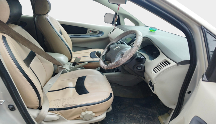 2013 Toyota Innova 2.5 GX 8 STR, Diesel, Manual, 2,67,925 km, interior