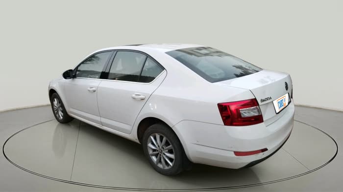 2015 Skoda Octavia ELEGANCE 2.0 TDI AT, Diesel, Automatic, 1,53,485 km, exterior