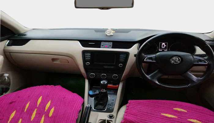 2015 Skoda Octavia ELEGANCE 2.0 TDI AT, Diesel, Automatic, 1,53,485 km, interior