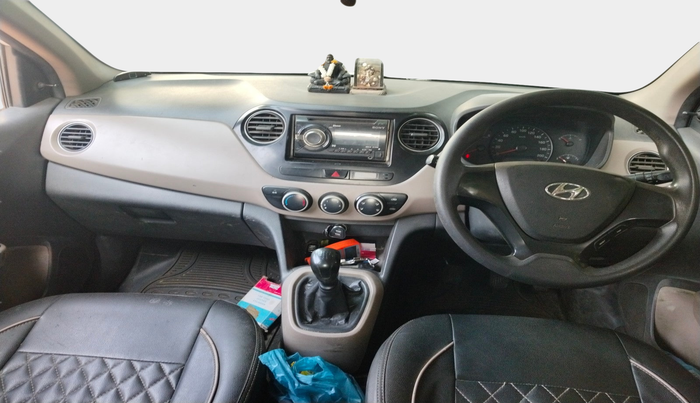 2017 Hyundai Xcent BASE ABS 1.1, Diesel, Manual, 1,64,156 km, interior