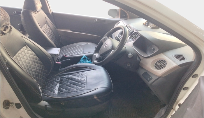 2017 Hyundai Xcent BASE ABS 1.1, Diesel, Manual, 1,64,156 km, interior