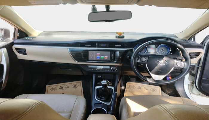 2016 Toyota Corolla Altis GL PETROL, Petrol, Manual, 1,11,769 km, interior