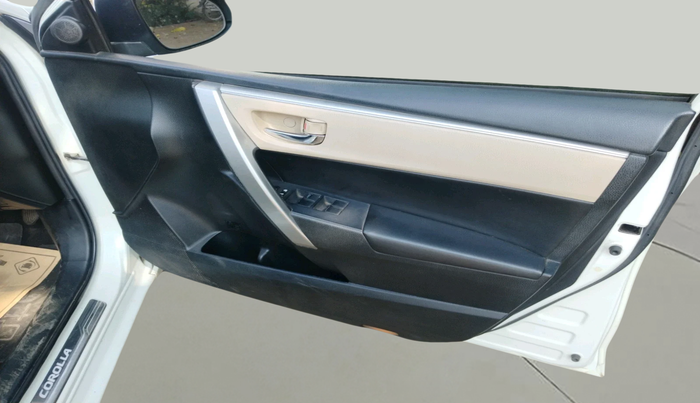 2016 Toyota Corolla Altis GL PETROL, Petrol, Manual, 1,11,769 km, interior