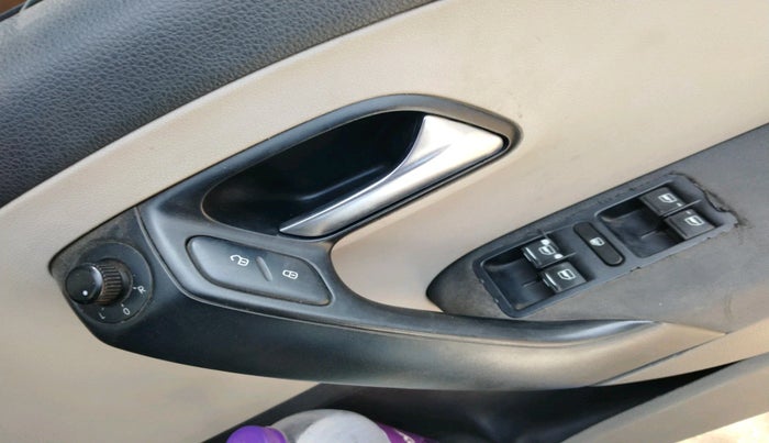 2013 Volkswagen Polo HIGHLINE DIESEL, Diesel, Manual, 1,47,404 km, interior