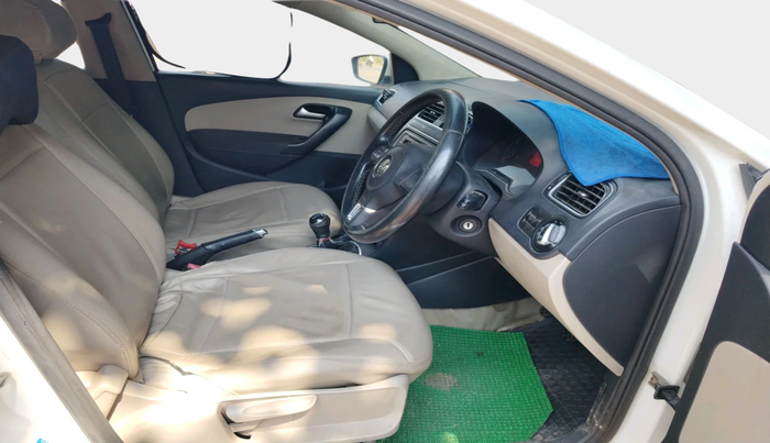 2013 Volkswagen Polo HIGHLINE DIESEL, Diesel, Manual, 1,47,404 km, interior