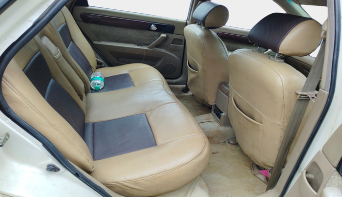 2010 Chevrolet Optra Magnum LS 2.0 TCDI, Diesel, Manual, 1,67,710 km, interior