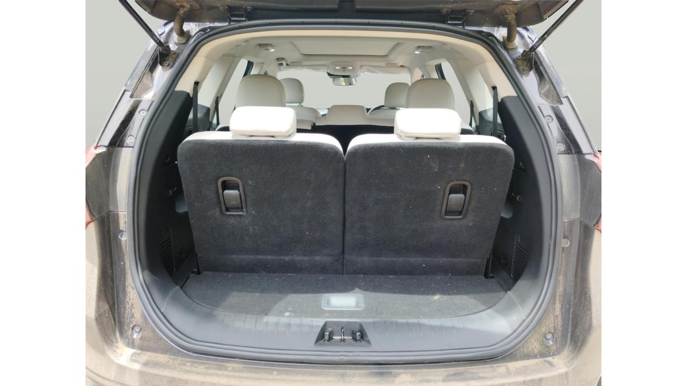 2022 Mahindra XUV700 AX 7 LUXURY D AT 7 STR, Diesel, Automatic, 46,000 km, exterior