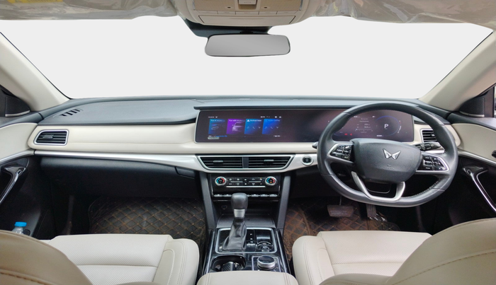 2022 Mahindra XUV700 AX 7 LUXURY D AT 7 STR, Diesel, Automatic, 45,370 km, interior