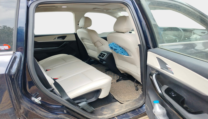 2022 Mahindra XUV700 AX 7 LUXURY D AT 7 STR, Diesel, Automatic, 45,370 km, interior
