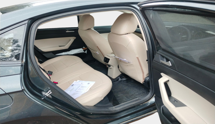 2023 Volkswagen VIRTUS HIGHLINE TSI 1.0 MT, Petrol, Manual, 24,285 km, interior