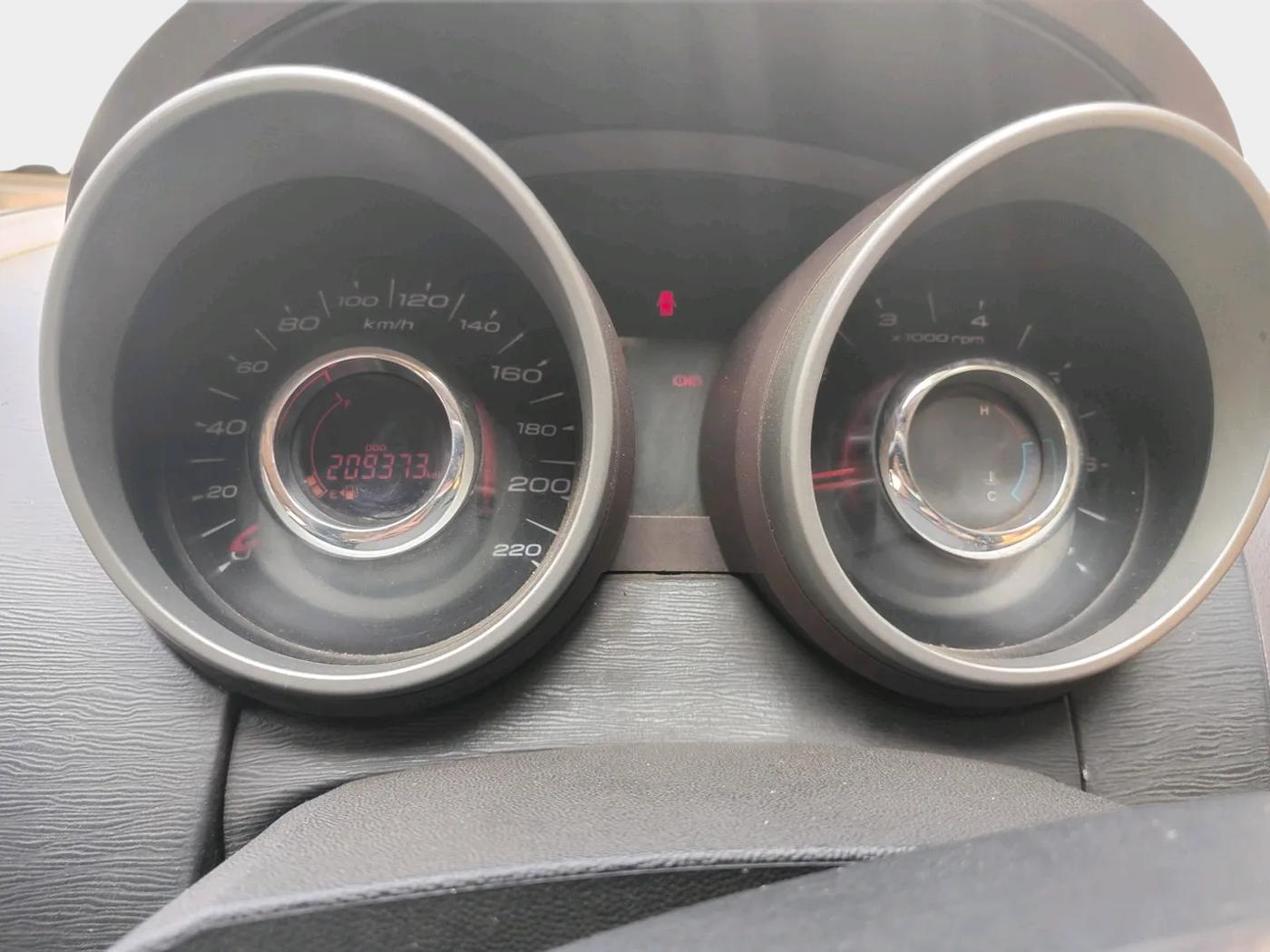 2011 Mahindra XUV500 W8, Diesel, Manual, 2,09,373 km, interior