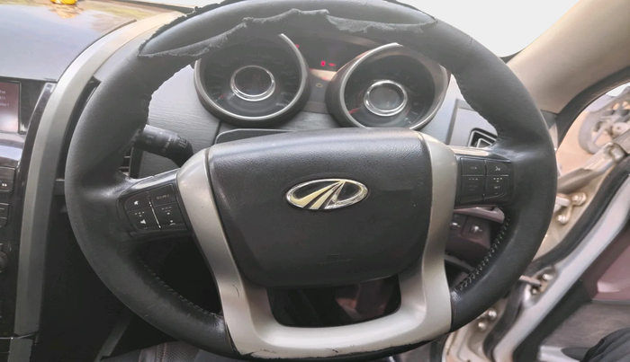 2011 Mahindra XUV500 W8, Diesel, Manual, 2,09,373 km, interior