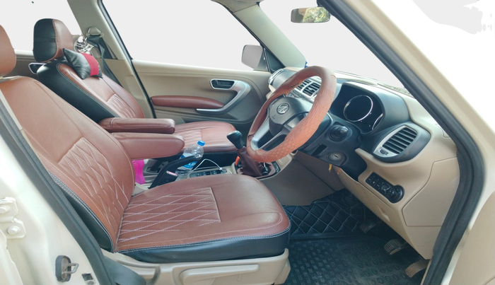 2016 Mahindra TUV300 T8, Diesel, Manual, 1,17,643 km, interior