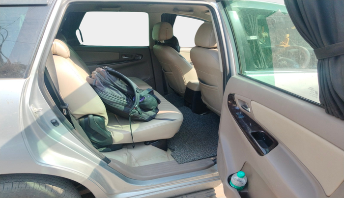 2015 Toyota Innova 2.5 VX 7 STR, Diesel, Manual, 2,05,286 km, interior