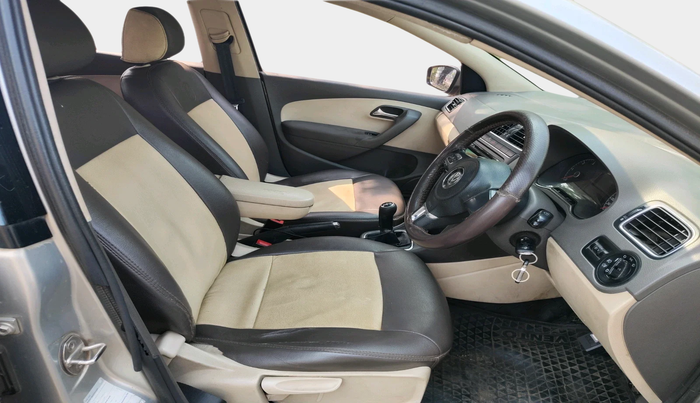 2011 Volkswagen Vento HIGHLINE DIESEL 1.6, Diesel, Manual, 2,07,585 km, interior