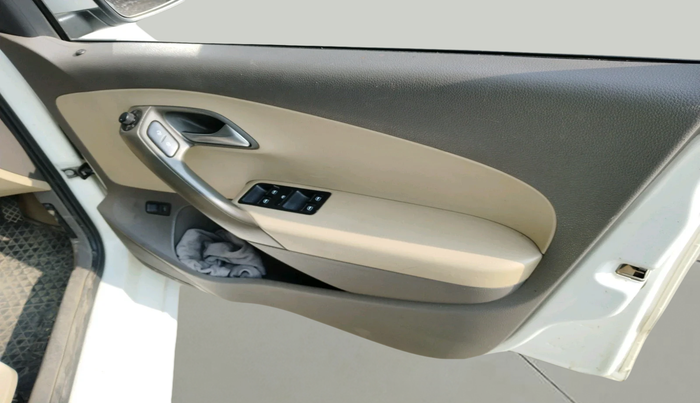 2017 Volkswagen Vento HIGHLINE PETROL AT, Petrol, Automatic, 81,942 km, interior