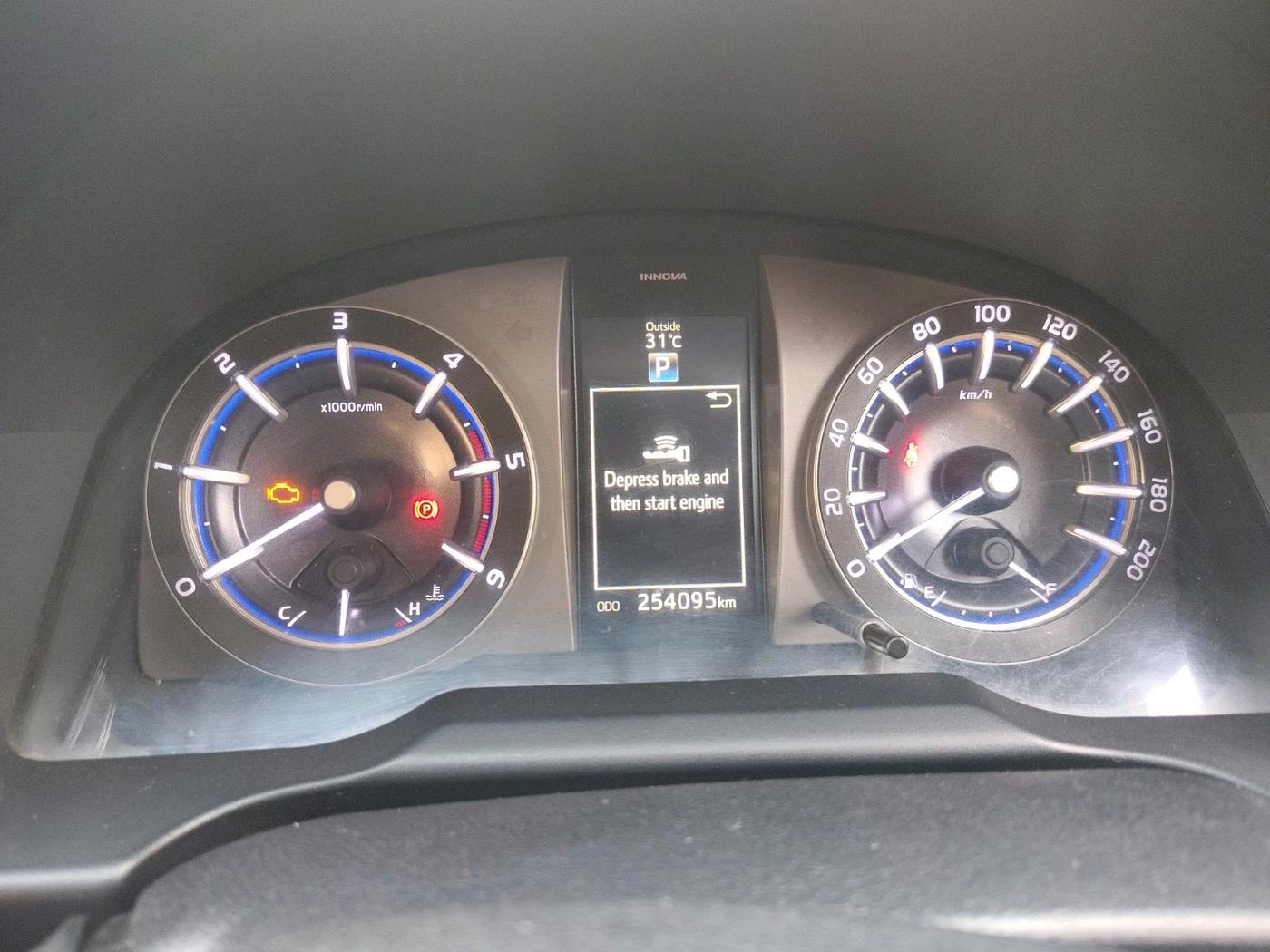 2016 Toyota Innova Crysta 2.8 ZX AT 7 STR, Diesel, Automatic, 2,54,095 km, interior