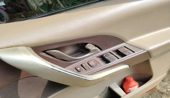 2012 Mahindra XUV500 W6, Diesel, Manual, 1,27,647 km, interior