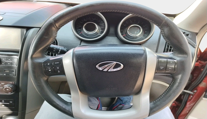2015 Mahindra XUV500 W10, Diesel, Manual, 1,02,500 km, interior