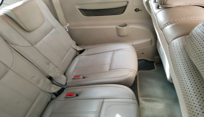 2015 Mahindra XUV500 W10, Diesel, Manual, 1,02,500 km, interior
