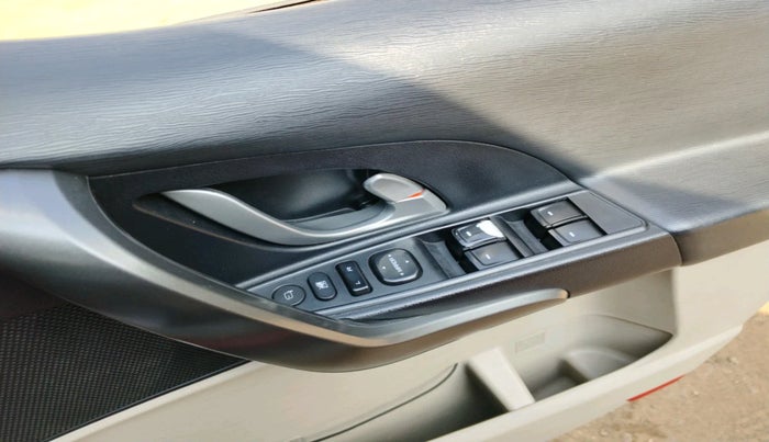 2015 Mahindra XUV500 W10, Diesel, Manual, 1,02,500 km, interior