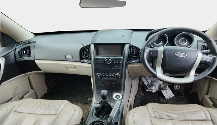 2015 Mahindra XUV500 W10, Diesel, Manual, 1,08,787 km, interior
