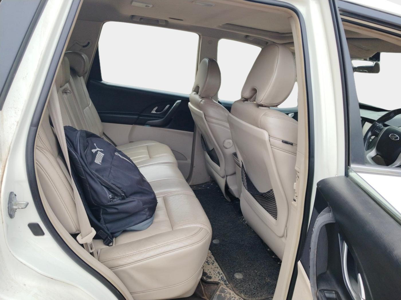 2015 Mahindra XUV500 W10, Diesel, Manual, 1,08,787 km, interior