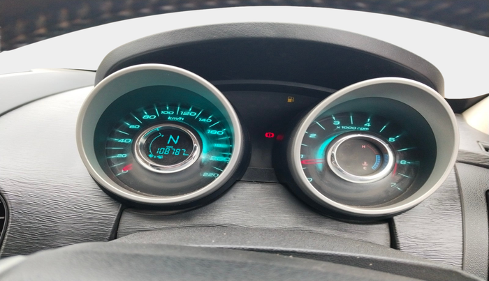 2015 Mahindra XUV500 W10, Diesel, Manual, 1,08,787 km, interior