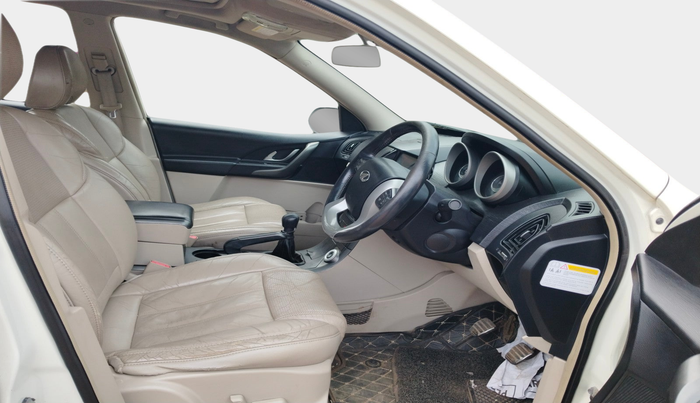 2015 Mahindra XUV500 W10, Diesel, Manual, 1,08,787 km, interior