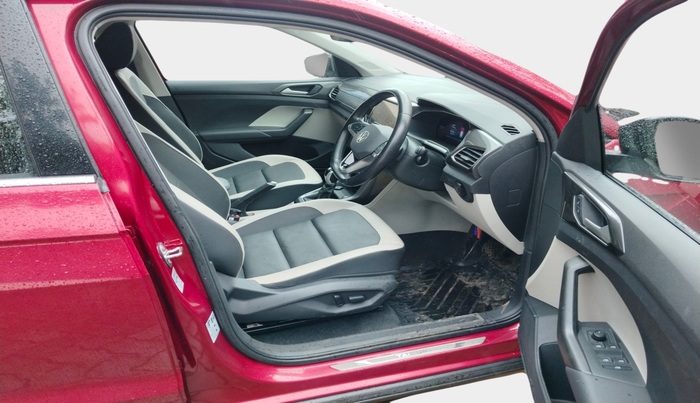 2024 Volkswagen TAIGUN  Topline 1.0 TSI AT (Electric Seats), Petrol, Automatic, 8,328 km, interior