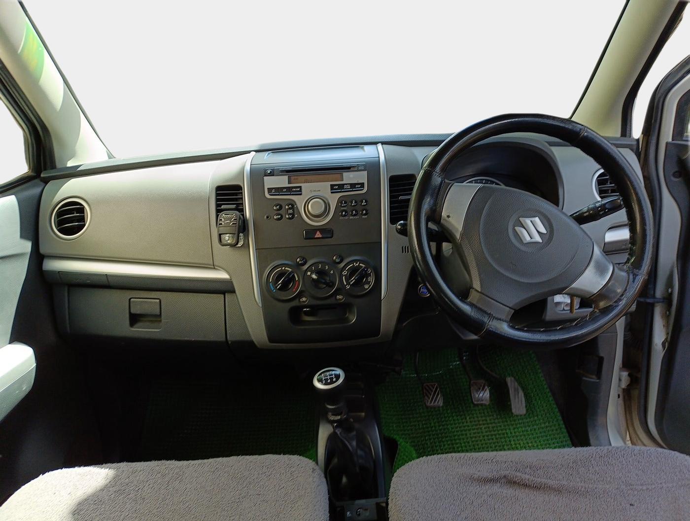 2011 Maruti Wagon R 1.0 VXI, Petrol, Manual, 1,05,892 km, interior