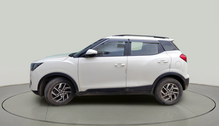2022 Mahindra XUV300 W8 (O) 1.2 PETROL, Petrol, Manual, 1,04,670 km, exterior