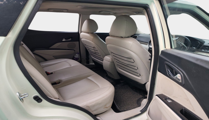 2022 Mahindra XUV300 W8 (O) 1.2 PETROL, Petrol, Manual, 1,04,670 km, interior