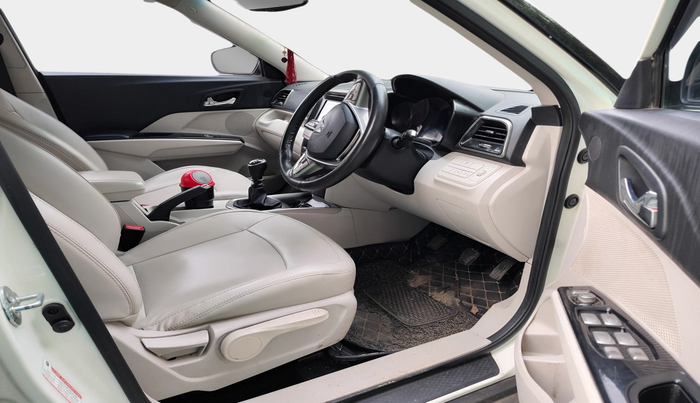 2022 Mahindra XUV300 W8 (O) 1.2 PETROL, Petrol, Manual, 1,04,670 km, interior