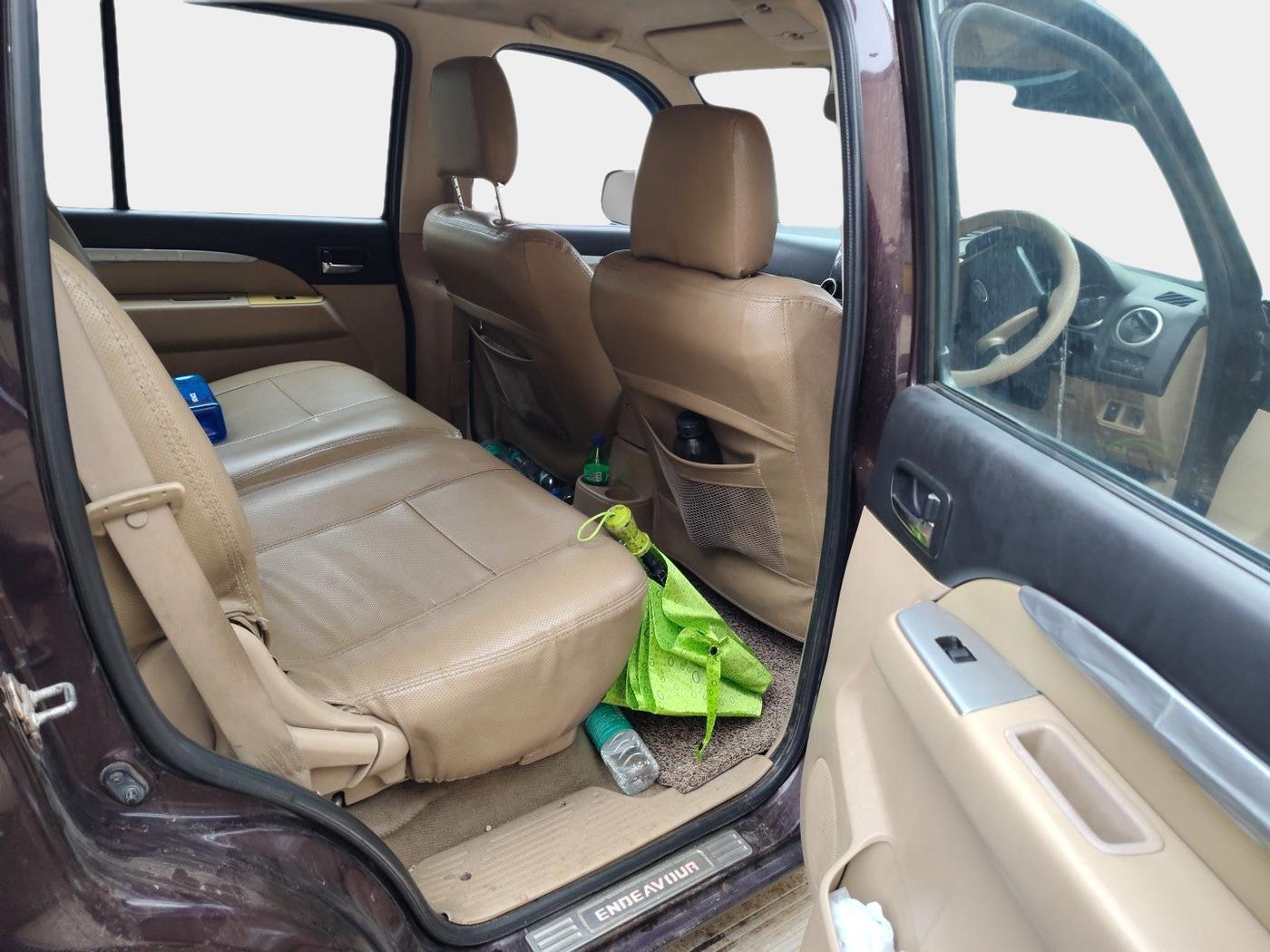 2010 Ford Endeavour 3.0L 4X4 AT, Diesel, Automatic, 1,35,361 km, interior