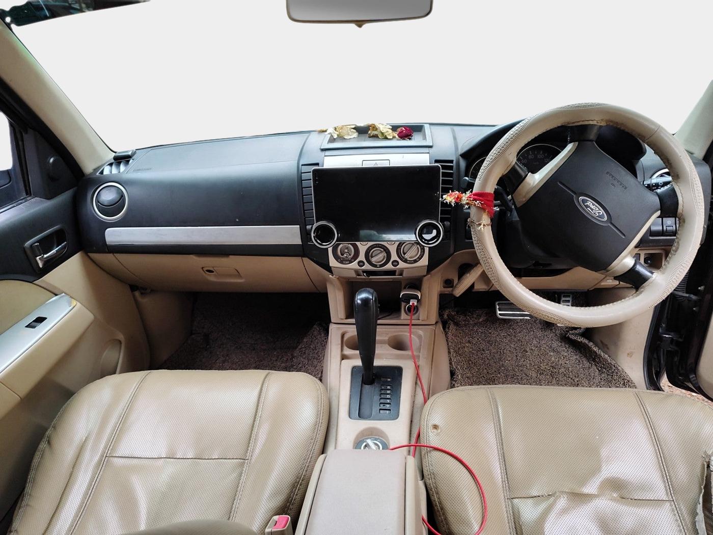 2010 Ford Endeavour 3.0L 4X4 AT, Diesel, Automatic, 1,35,361 km, interior