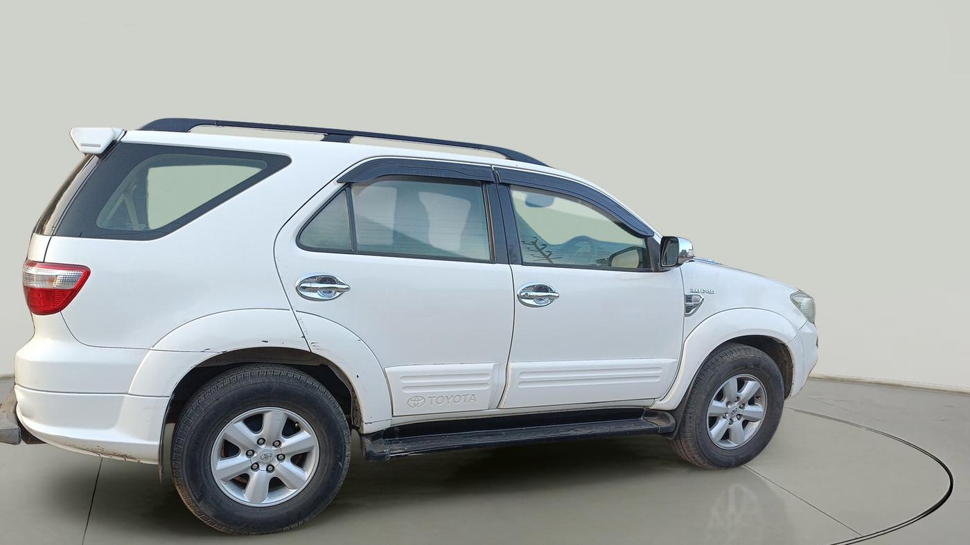 2010 Toyota Fortuner 3.0 4X4 MT, Diesel, Manual, 1,35,234 km, exterior