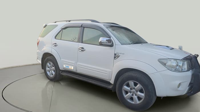 2010 Toyota Fortuner 3.0 4X4 MT, Diesel, Manual, 1,35,234 km, exterior