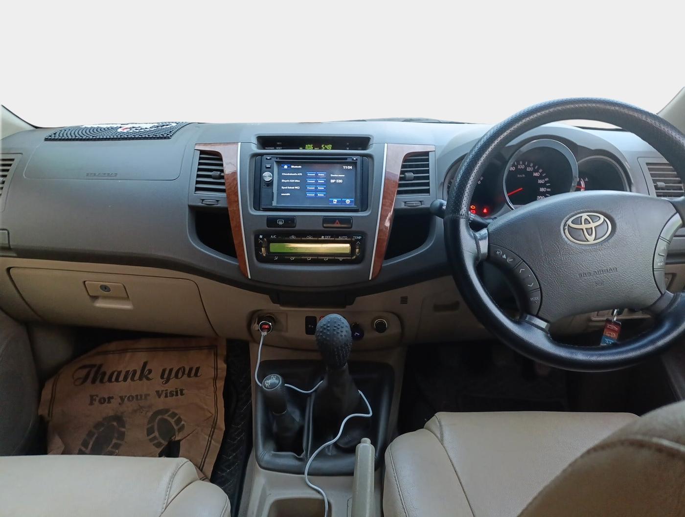 2010 Toyota Fortuner 3.0 4X4 MT, Diesel, Manual, 1,35,234 km, interior