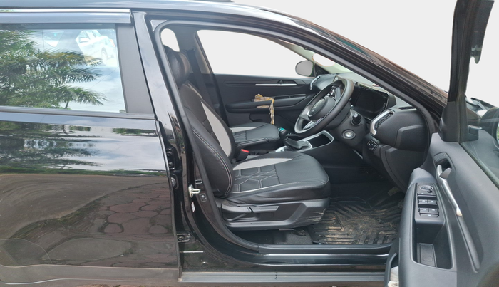 2024 KIA SONET HTK (O) 1.2 Petrol MT, Petrol, Manual, 3,778 km, interior