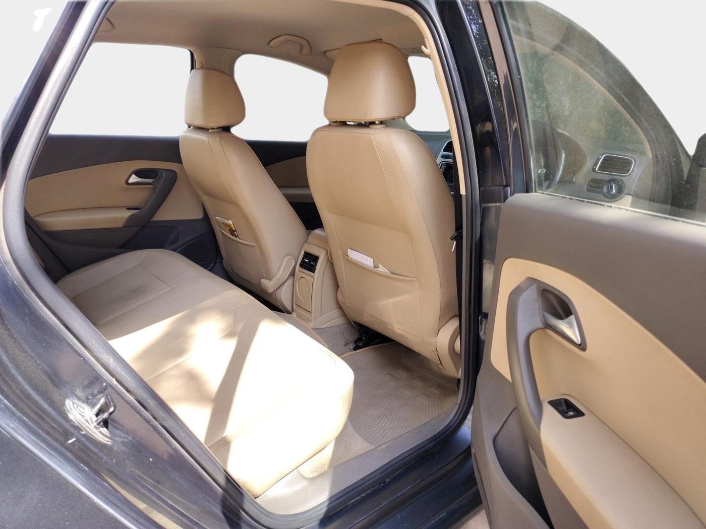 2016 Volkswagen Vento HIGHLINE PETROL AT, Petrol, Automatic, 1,36,370 km, interior