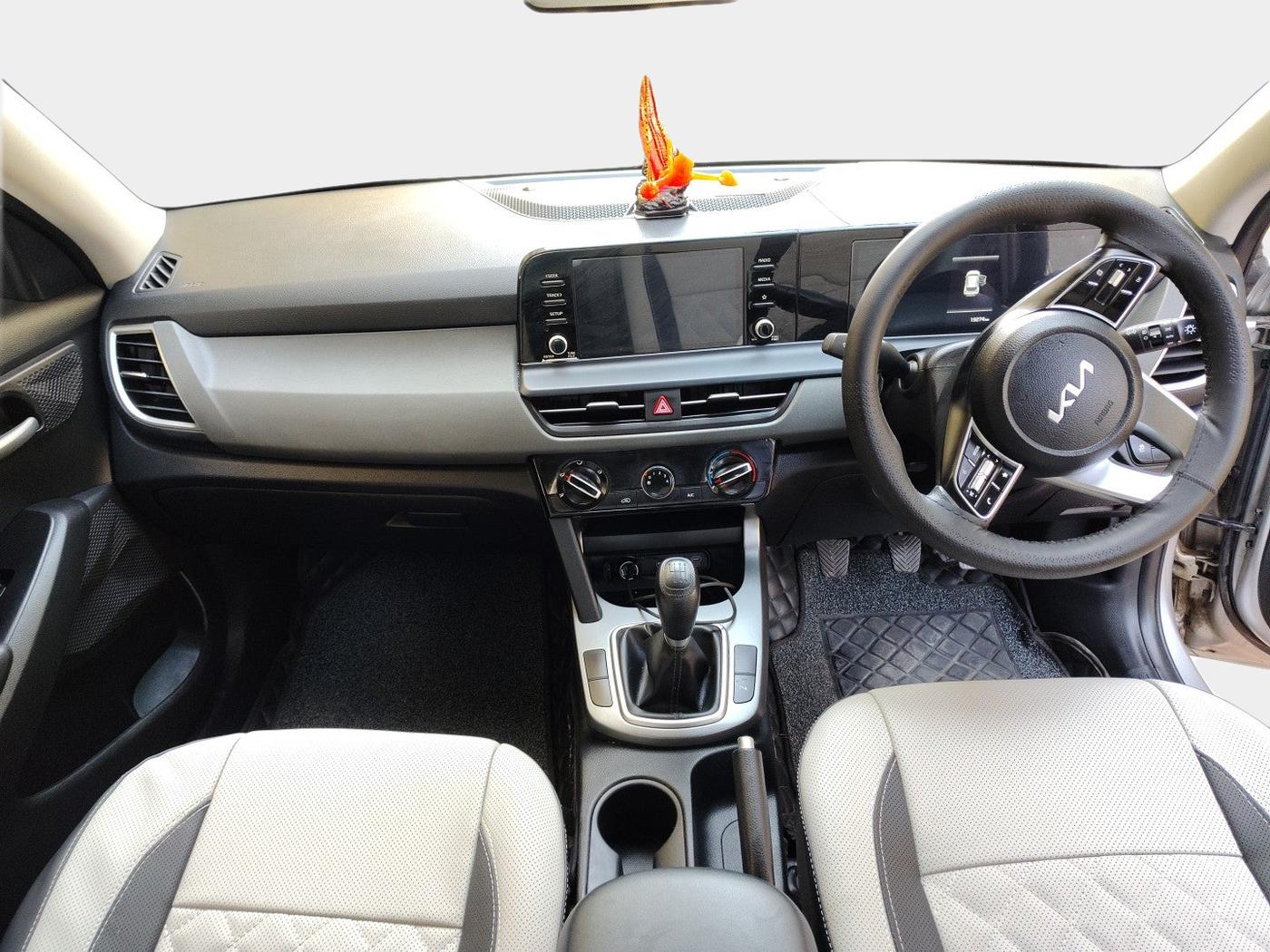 2024 KIA SELTOS  HTK 1.5 PETROL MT, Petrol, Manual, 19,276 km, interior