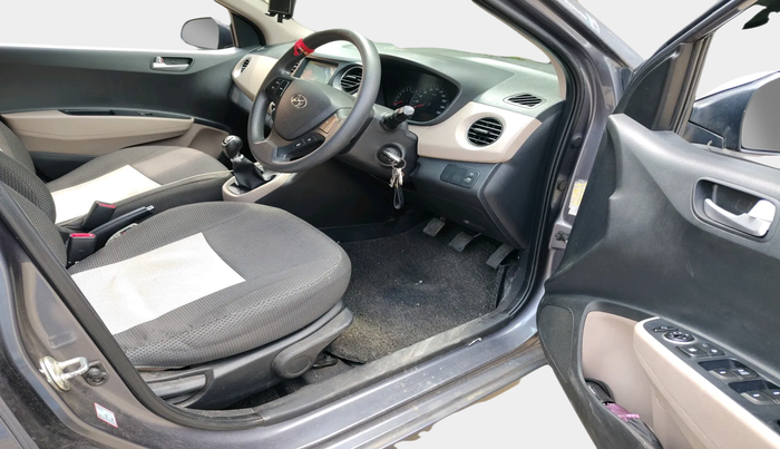 2017 Hyundai Xcent SX 1.2, Petrol, Manual, 48,381 km, interior