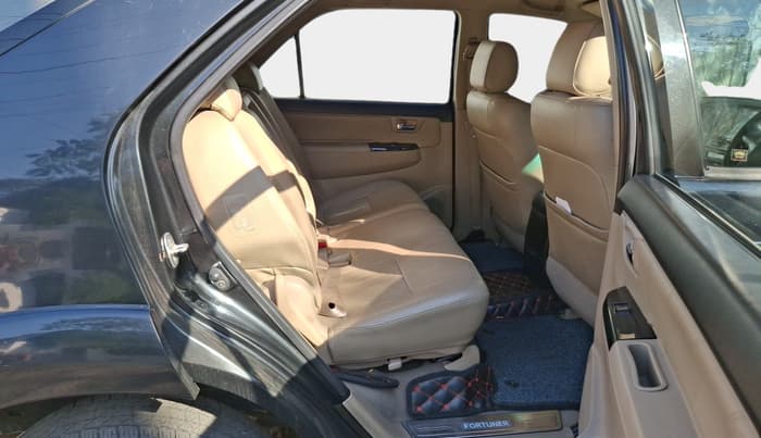 2014 Toyota Fortuner 3.0 4X2 AT, Diesel, Automatic, 1,24,015 km, interior