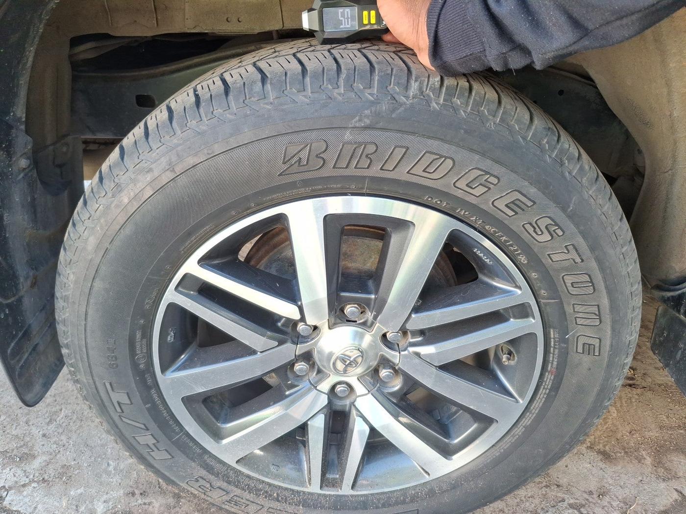 2014 Toyota Fortuner 3.0 4X2 AT, Diesel, Automatic, 1,24,015 km, tyre