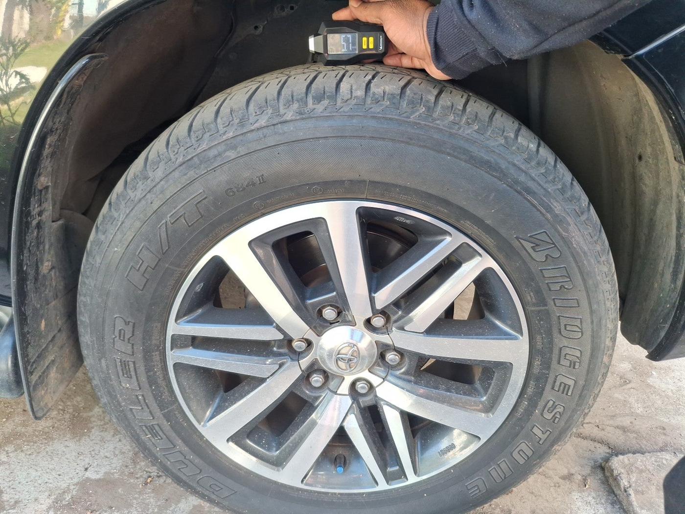 2014 Toyota Fortuner 3.0 4X2 AT, Diesel, Automatic, 1,24,015 km, tyre