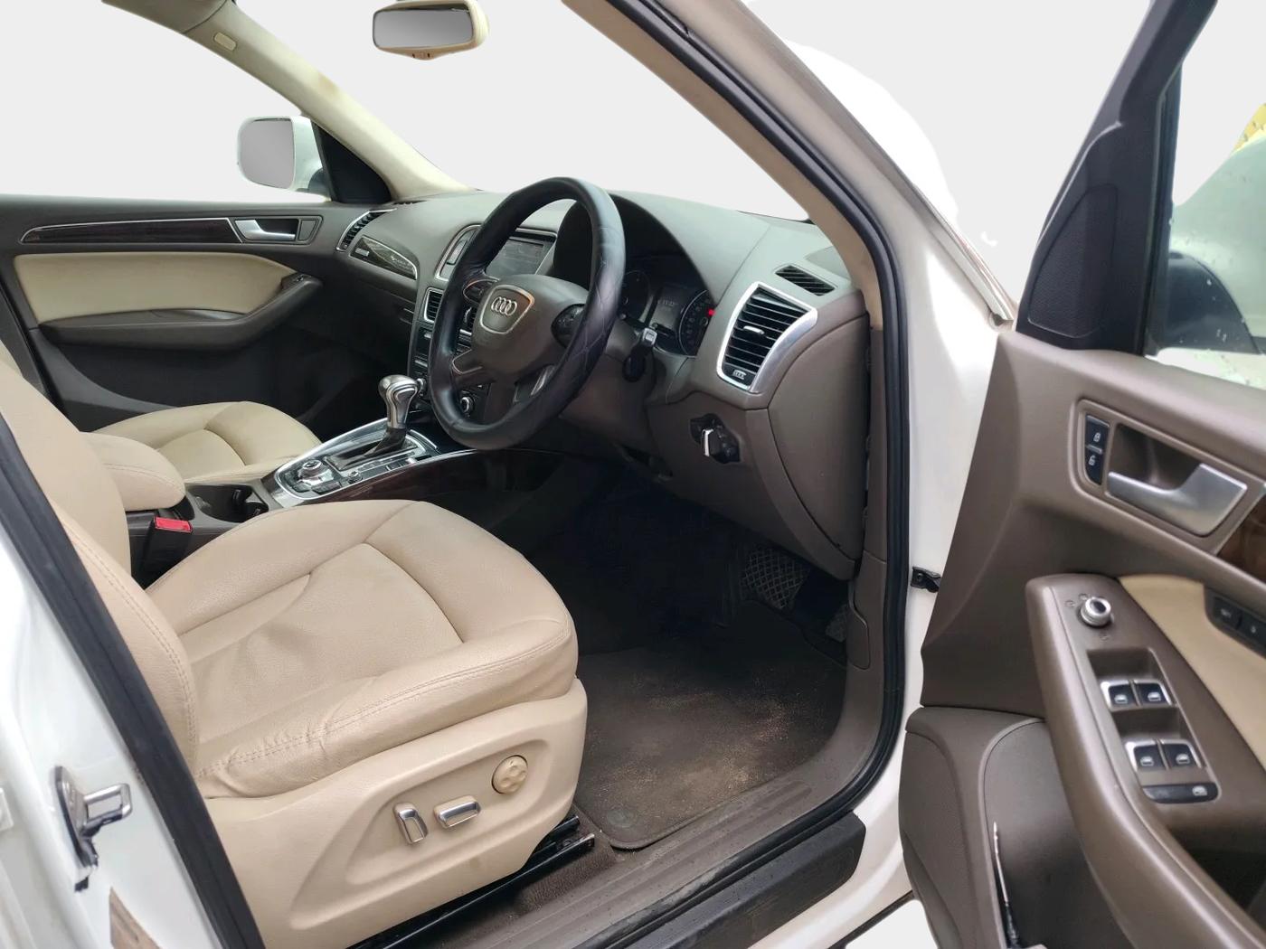 2013 Audi Q5 2.0 TDI QUATTRO, Diesel, Automatic, 94,902 km, interior