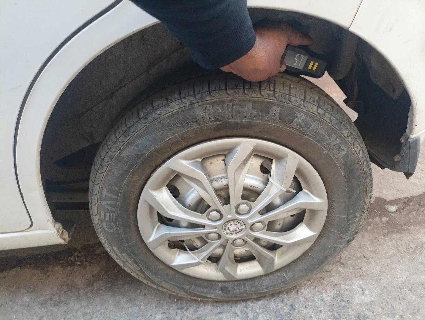 2015 Maruti Wagon R 1.0 LXI, Petrol, Manual, 67,177 km, tyre