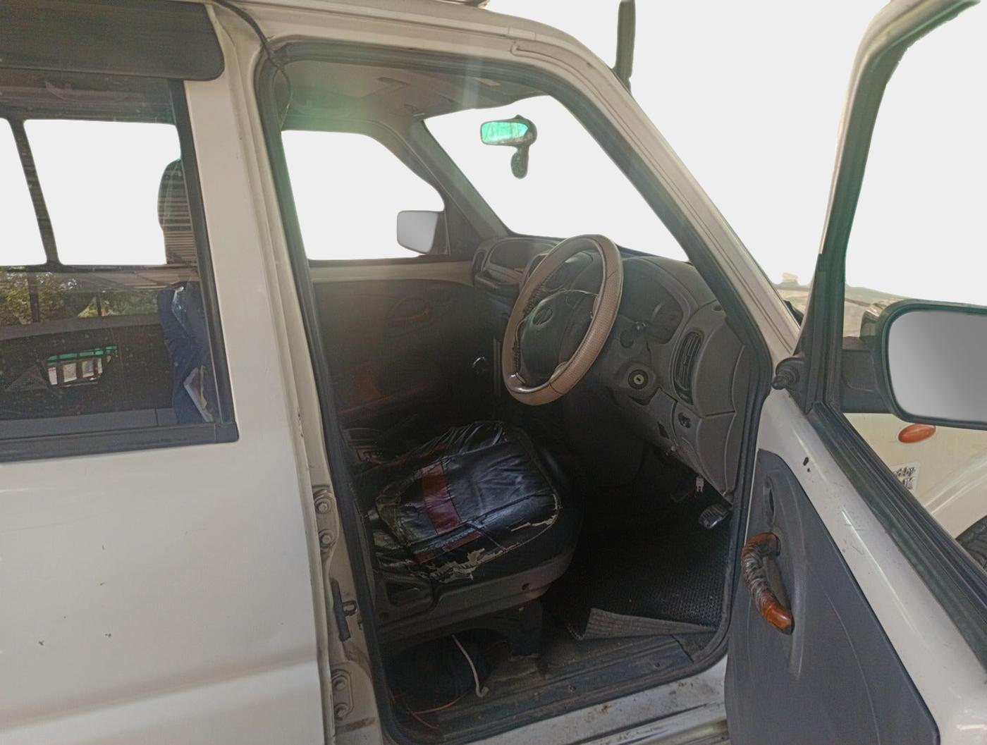 2013 Mahindra Scorpio LX BS-III, Diesel, Manual, 2,39,528 km, interior